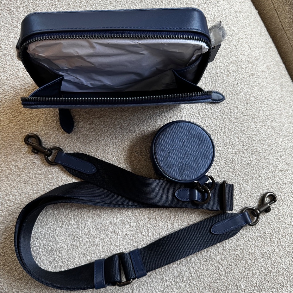 Coach Charter Cross Body Bag - Picture 3 of 5
